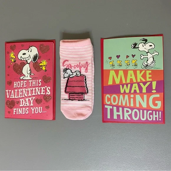 Snoopy Valentine's Day Cards and Socks Set - Picture 1 of 7